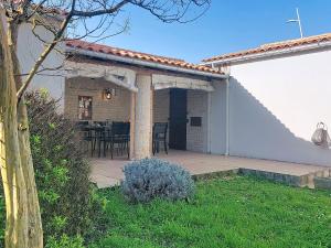 Holiday Home Le Château 3 by Interhome