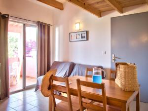 Apartment Club Benista T2 by Interhome
