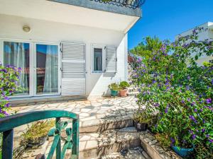Apartment Antonia-1 by Interhome