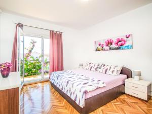 Apartment Antonia-2 by Interhome