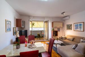 Apartment Harmony - pleasant and comfortable place with a balcony and a secured garage