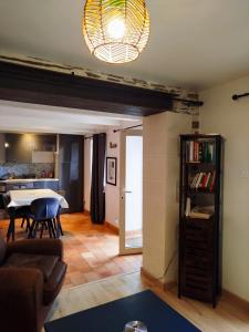 Layon cottage with shared pool