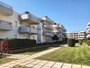2A - Prima Fila, PianoTerra, Via Procida-Villa Rosa