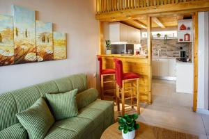 Sea Whisper Loft across the Beach, near Athens Airport