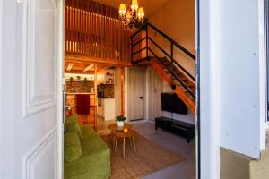 Sea Whisper Loft across the Beach, near Athens Airport