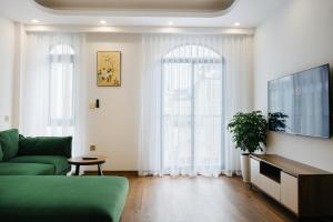 Charming 1-Bedroom Apt in the Heart of Tay Ho 601