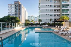 Aptos em condomínio c piscina a 240 m da Praia Brava - AHRs