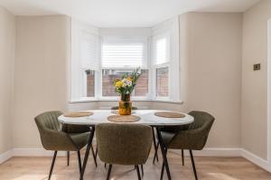 4BR Family Home with 2 Baths in Leyton London