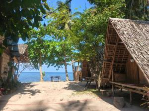 Talisay Place Food & Lodge Ocam-Ocam Beach