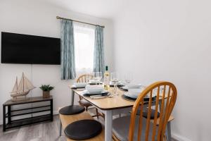 Spinnaker House-with Tesla Electric Charging Point