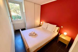 2 Suites with Private Bathrooms Quiet Terrace Parking