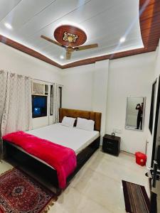 Shree RadhaVallabh Stays