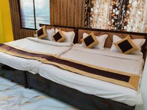 Shree RadhaVallabh Stays