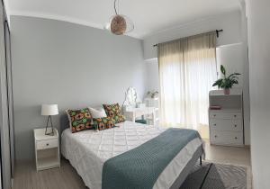 Modern Apartment in Cacém Near Train to Lisbon