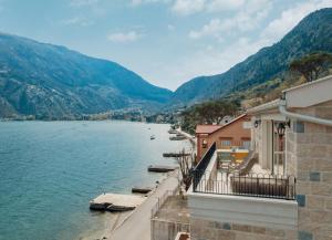 Mare Vista Kotor - Elegant Sea View Loft