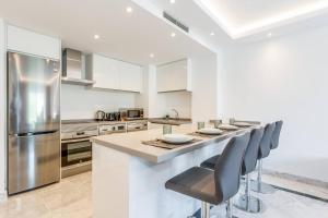 Bright apartment in the heart of Puerto Banus