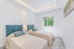 Friends & Family Well presented apartment located in La Dama de Noche