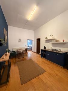 Blue Velvet Central Suite