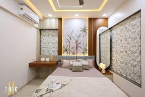 Hotel Q victoria palace #tajmahal corridor & hotel lane