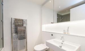 Charming & Beautiful 1BR Central Place
