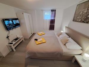 Apartments Orlić - Self check-in with code, WI-FI, Netflix, smart TV, garden, terrace