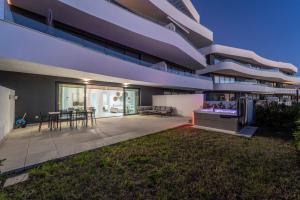 Bajo de Lujo Jardín y Jacuzzi