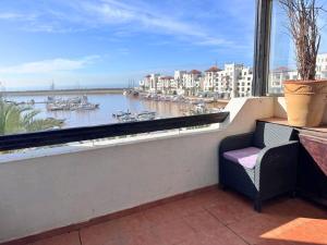 Perle de la Marina - vue port, piscine et terrasse