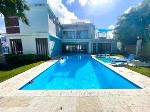 5 bd villa with rooftop in Sosua Ocean Village