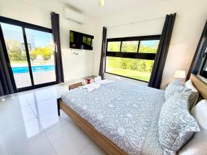 3 bd Villa Solis in Oceanfront Community Santa Fe