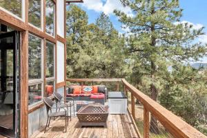 Authentic 4BR Big Bear Cabin, Dog-Friendly with Deck
