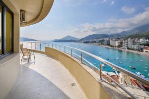 Sea and Sky 2 Bedrooms with a Panoramic Terrace