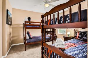 Beautiful home close to theme parks with private pool, AC & WD - dog-friendly