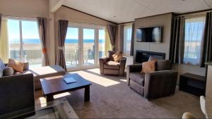 South Beach Lodge, Seafront Views