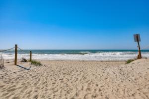 New Oak Island Home with Ocean Views!
