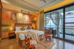 Nest in Hill crest Kasauli ! 2 BHK Luxurious Apartment ! Panaromic Mountain Views ! Rooftop Cafe ! Bonfire