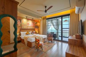 Nest in Hill crest Kasauli ! 2 BHK Luxurious Apartment ! Panaromic Mountain Views ! Rooftop Cafe ! Bonfire