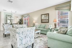 Colorful home with pool, patio, kitchen, washerdryer, & game room