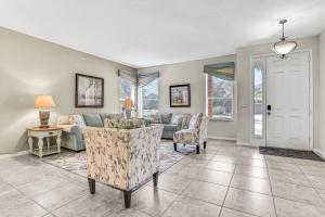 Colorful home with pool, patio, kitchen, washerdryer, & game room