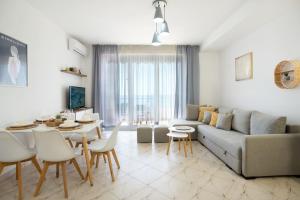 Sea view-Sunny Apartment by TOK