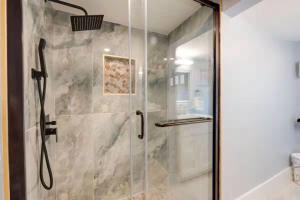 Newly Renovated Unit Steps from Beach
