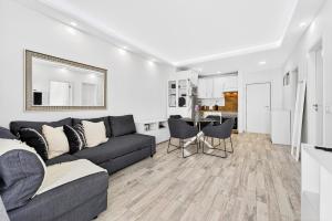 Oceanview Paradise 2BR: High-Speed WiFi & Office | Walk to Beach & Restaurants