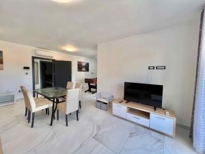 Villa with Pool 45802