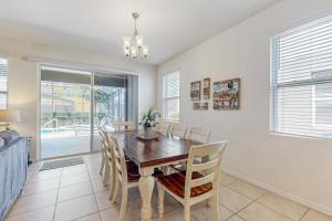 Family-friendly home with private pool, spa & resort lazy riverwater slide