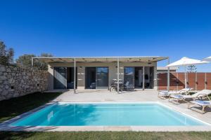 Stylish Villa Vianello with Heated Pool and BBQ, near Rethymno