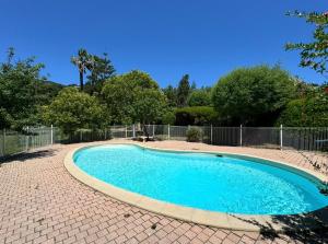 Joli mas - 4 personnes - piscine-terrain de boules