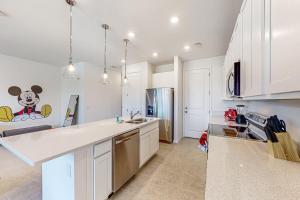 No Worries Retreat | Disney-themed townhouse in Davenport with resort amenities