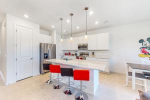 No Worries Retreat | Disney-themed townhouse in Davenport with resort amenities