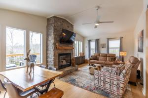 Moondrift Retreat at Linville Land Harbor