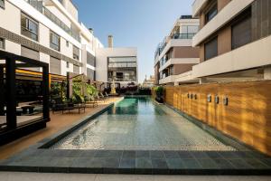 Aptos em Cond. c Piscina a 180m da Praia - IRB