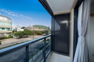 Aptos em Cond. c Piscina a 180m da Praia - IRB